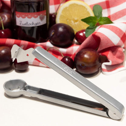 Plum Pitter