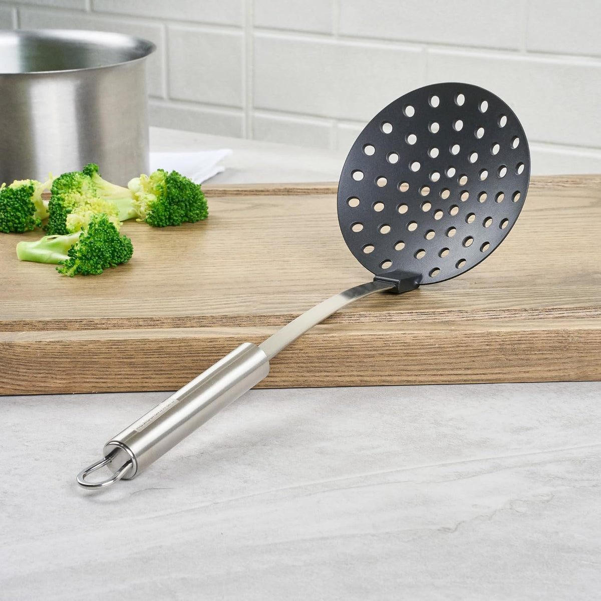 Restaurantware Stainless Steel Spider Skimmer - German Standard Wire Skimmer with Ergonomic Handle, Dishwasher Safe - Wire Strainer Pasta Spoon for Cooking & Frying