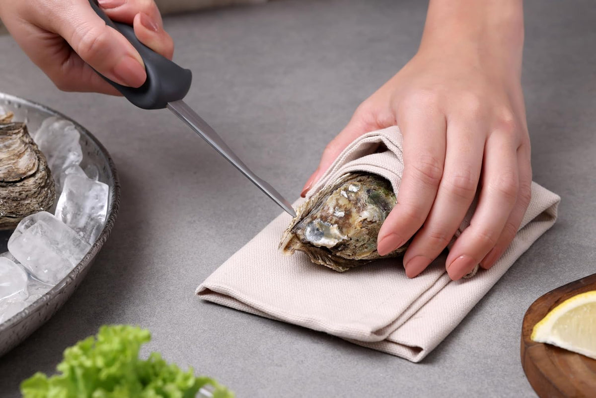 Zyliss Shucker Paddy Oyster Knife, Ergonomic Pistol Grip Oyster Shucking Knife with Finger Guard, 3in Stainless Steel Blade, Dishwasher Safe, Professional Oyster Opener