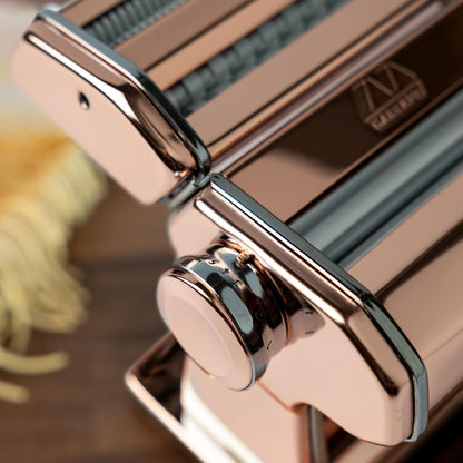 Marcato Made in Italy Atlas+Pasta Machine, Copper. Chrome Plated Steel & Aluminum Rollers, Double Cutter for Lasagna, Fettuccine & Spaghetti; Durable Manual Pasta Maker for Homemade Pasta