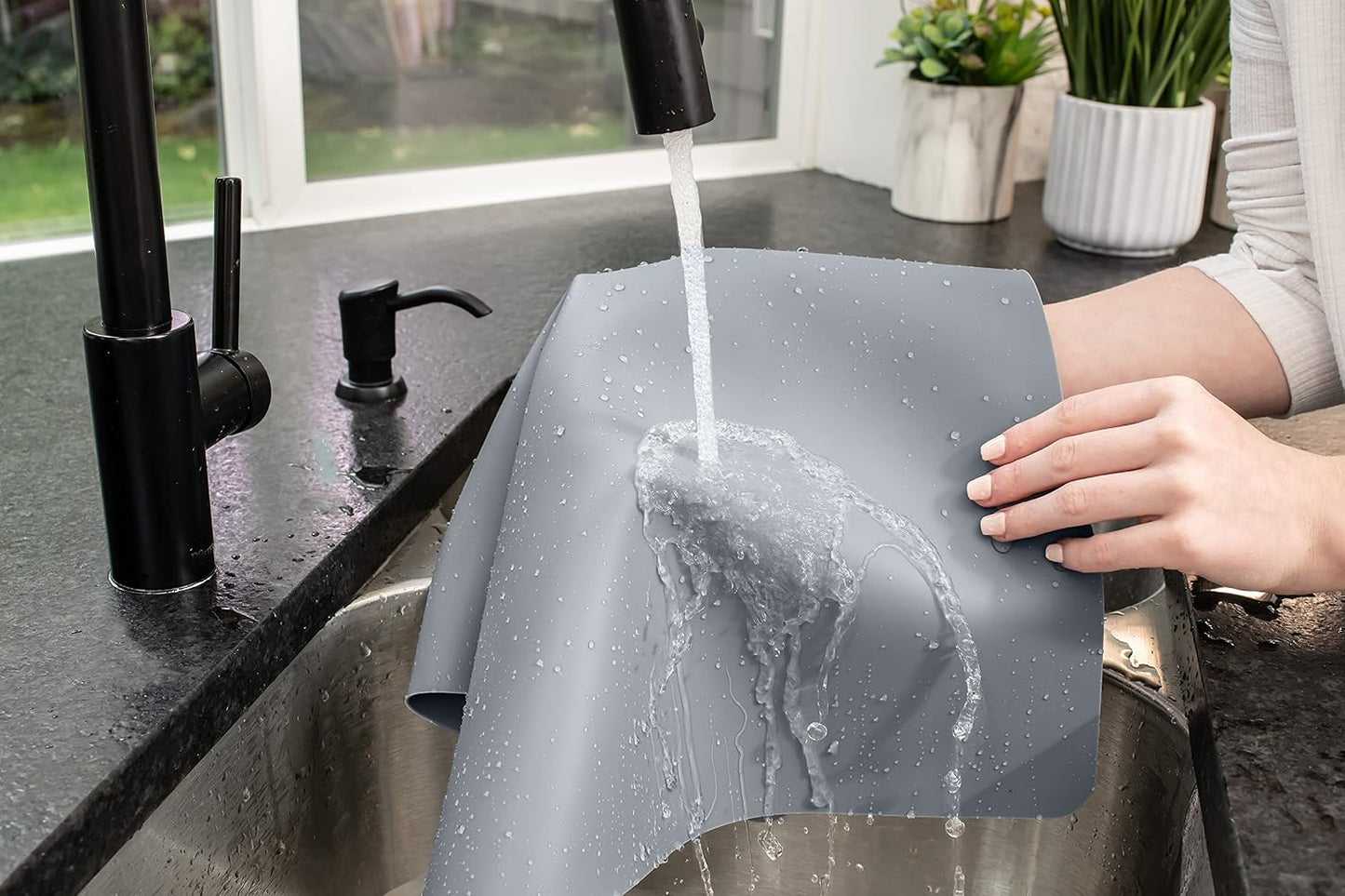 GASARÉ, Extra Large, Thick, Silicone Mat for Kitchen Counter, Heat Resistant Mat, Countertop Protector, Non-Slip, Easy to Clean, Cuttable, 25 x 17 Inches, Black