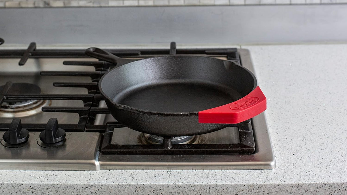 Lodge Silicone Assist Handle Holder, Dishwasher Safe, Red
