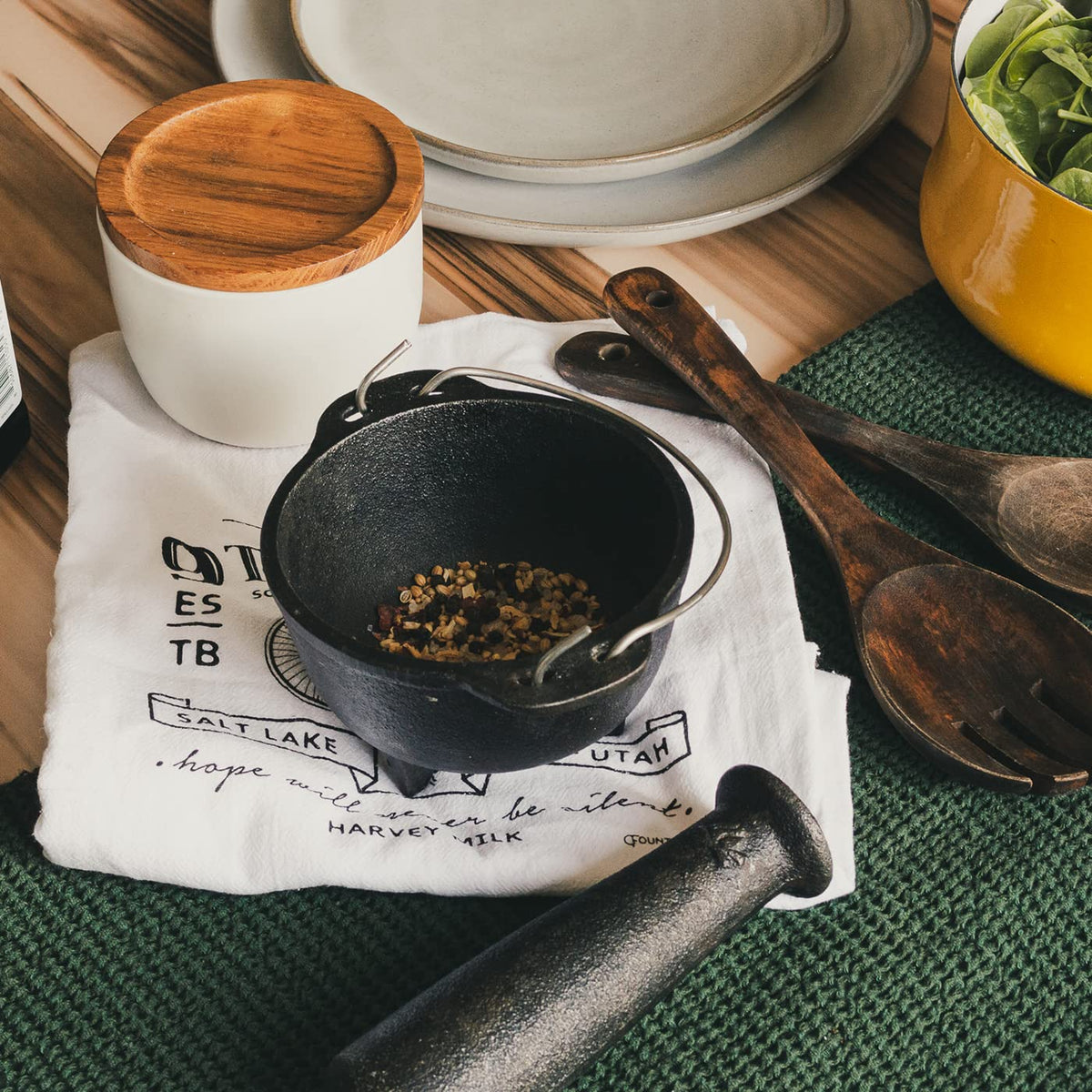 4.75 inch Cast Iron Mortar and Pestle Set 2 Cup Spice Grinder