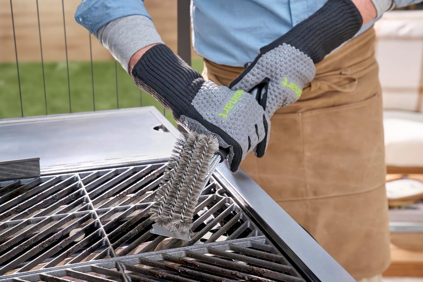 Cuisinart Stainless Steel 16.5" Long Handle Grill Cleaner Brush and Scraper for BBQ, Griddle, Grills, Cookout Tool, Grill Brush for Outdoor Grills BBQ Accessories