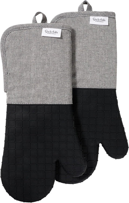 Sur La Table Kitchen Essentials Set of 2 Silicone Oven Mitts, Heat Resistant to 550°F (Green)