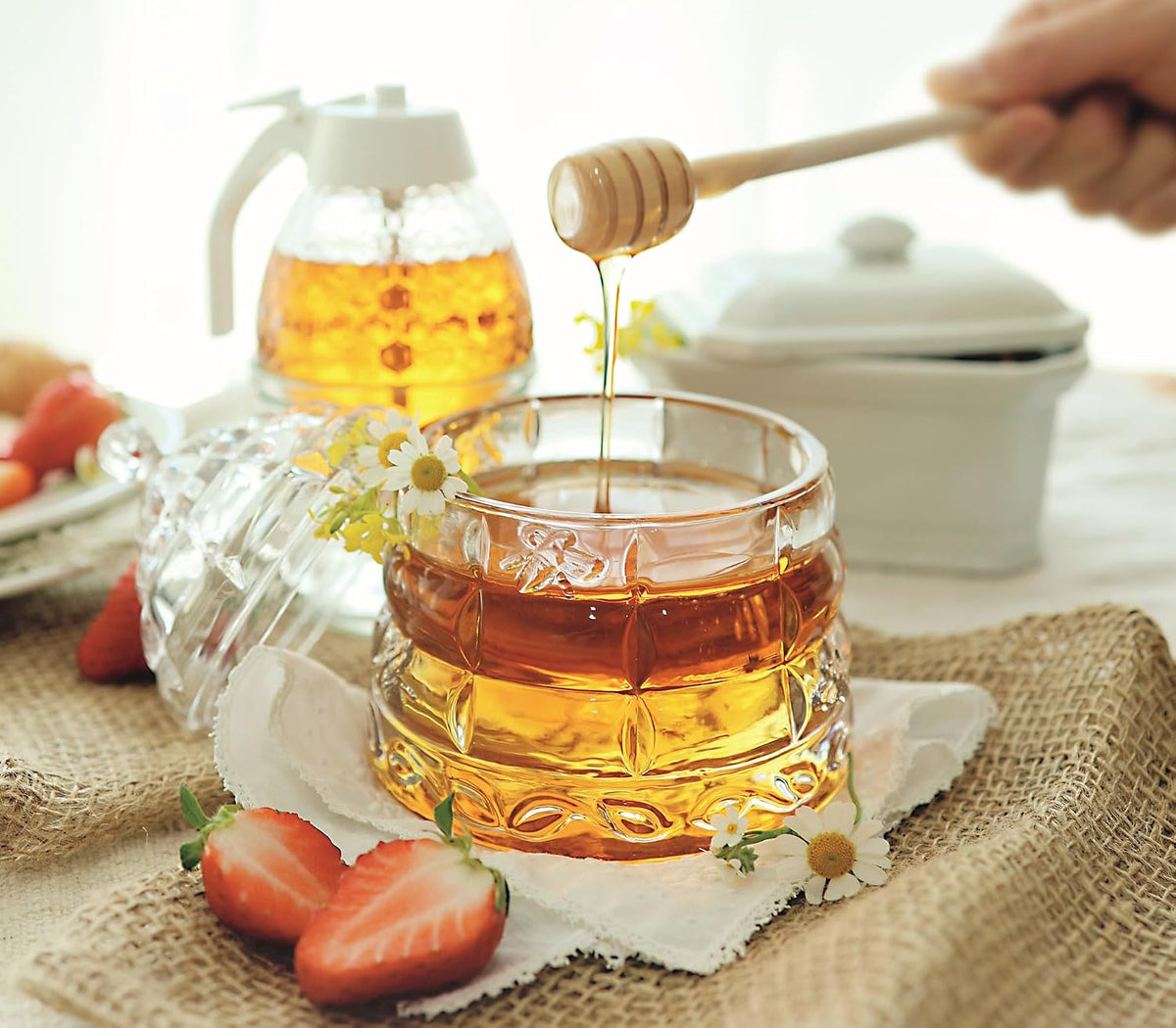 PAULSWAY 9 oz Beehive Crystal Honey Pot with 2 Dipper Sticks - Elegant Glass Honey Jar with Lid, No Drip Honey Dispenser & Syrup Container for Home Kitchen Decor