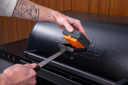 Traeger Grills BBQ Steam N' Clean Grill Brush – Bristle-Free Steam Cleaning Grill Brush for Hot Grates, Safe for Porcelain Grates & Flat Top Griddles, Dishwasher-Safe Replaceable Head
