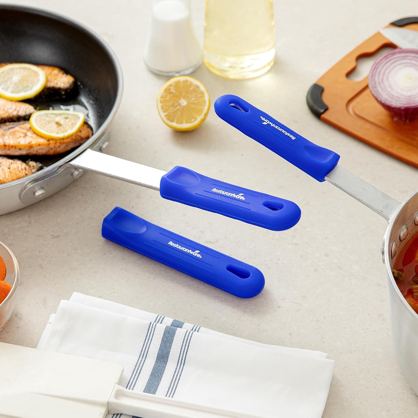 Restaurantware Silicone Pan Handle Cover Set 1-Count Heat-Resistant Removable Pan Handle Grips, Ergonomic Non-Slip Green Handle Protectors for Fry Pans and Sauce Pans