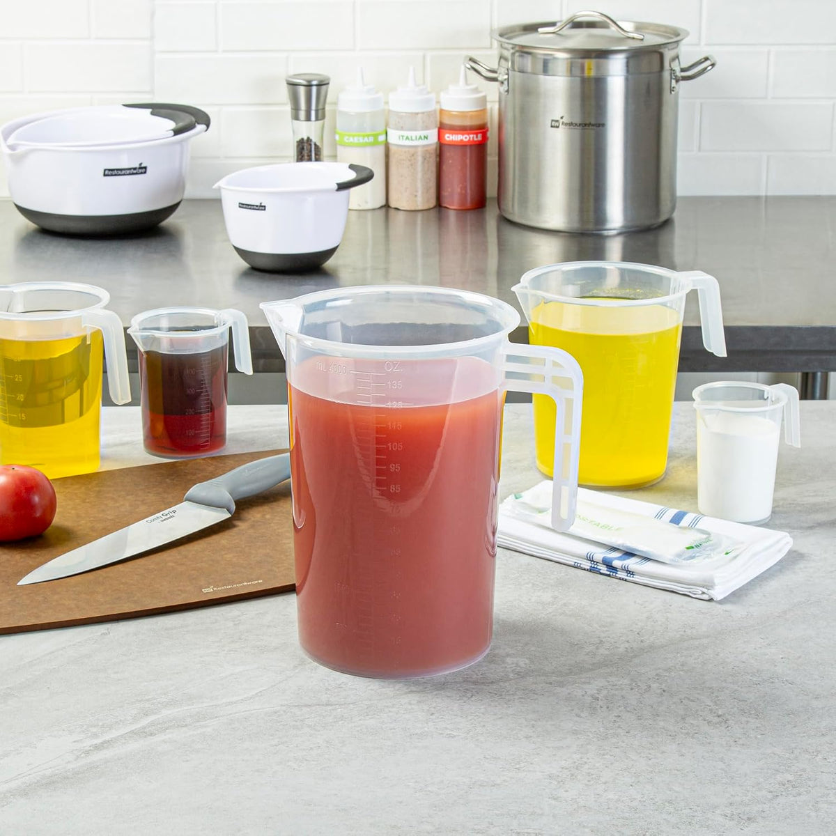 Restaurantware Clear Plastic Pt (Cups) Measuring Cup, 5.3 x 3.8 x 5 In