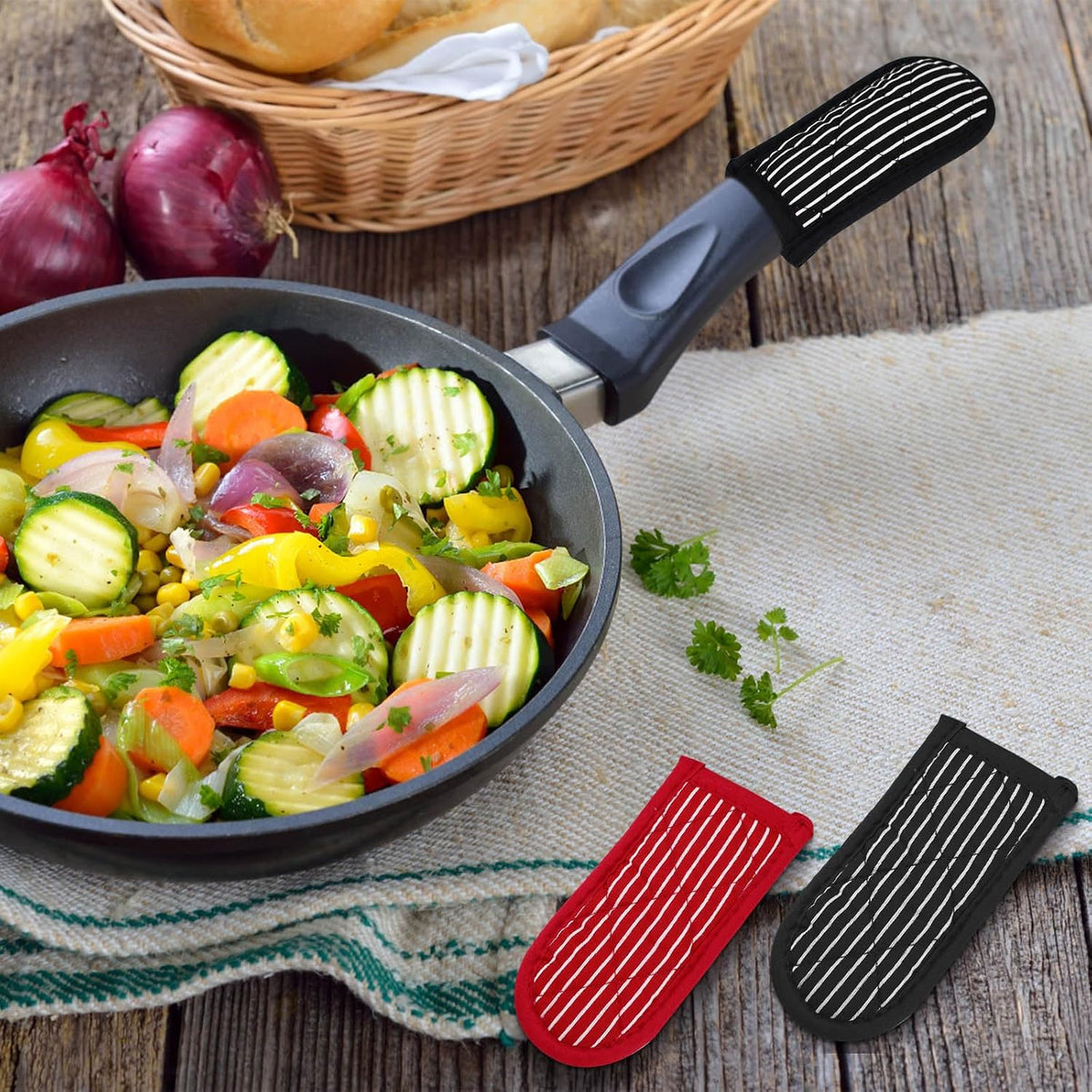 ASTIMESA Cast Iron Skillet Handle Covers, Non-Slip Cloth Hot Pan Handle Sleeve, Machine Washable Pot Holders Heat Resistant Potholders for Kitchen Cooking Baking (2, Black，red)