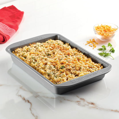 Farberware Nonstick Bakeware Rectangular Cake Pan with Lid, Cake Pans For Baking, 9-Inch x 13-Inch, Gray