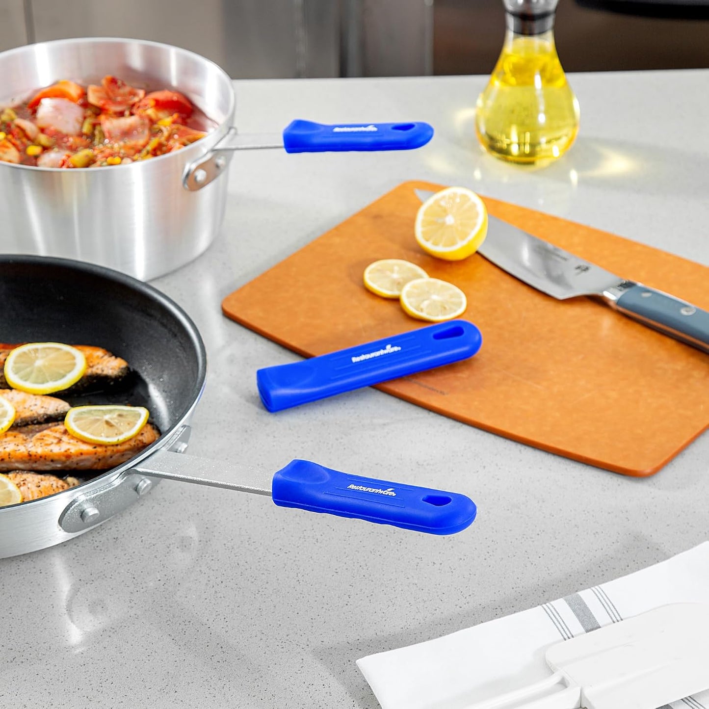 Restaurantware Silicone Pan Handle Cover Set 1-Count Heat-Resistant Removable Pan Handle Grips, Ergonomic Non-Slip Green Handle Protectors for Fry Pans and Sauce Pans