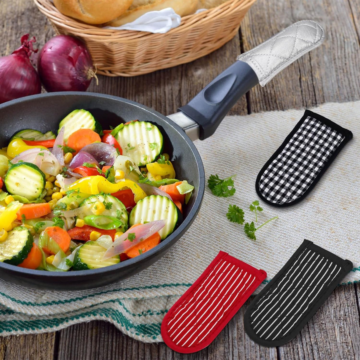 ASTIMESA Cast Iron Skillet Handle Covers, Non-Slip Cloth Hot Pan Handle Sleeve, Machine Washable Pot Holders Heat Resistant Potholders for Kitchen Cooking Baking (2, Black，red)