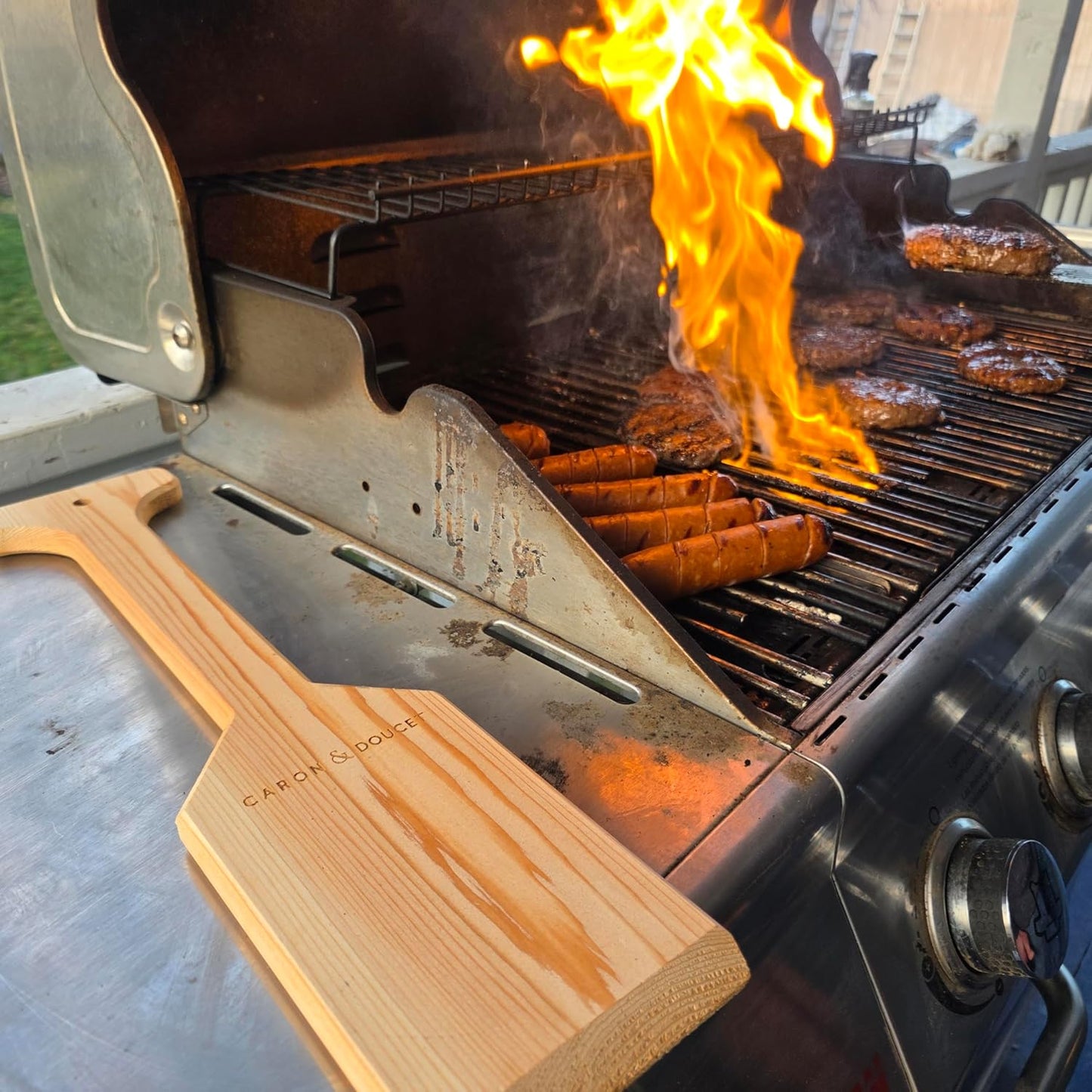 CARON & DOUCET BBQ Grill Cleaner Oil (16oz) & Natural Red Cedar Wood BBQ Grill Scraper Bundle – Wire Bristle Free, Safe Tool for Gas & Charcoal Grates
