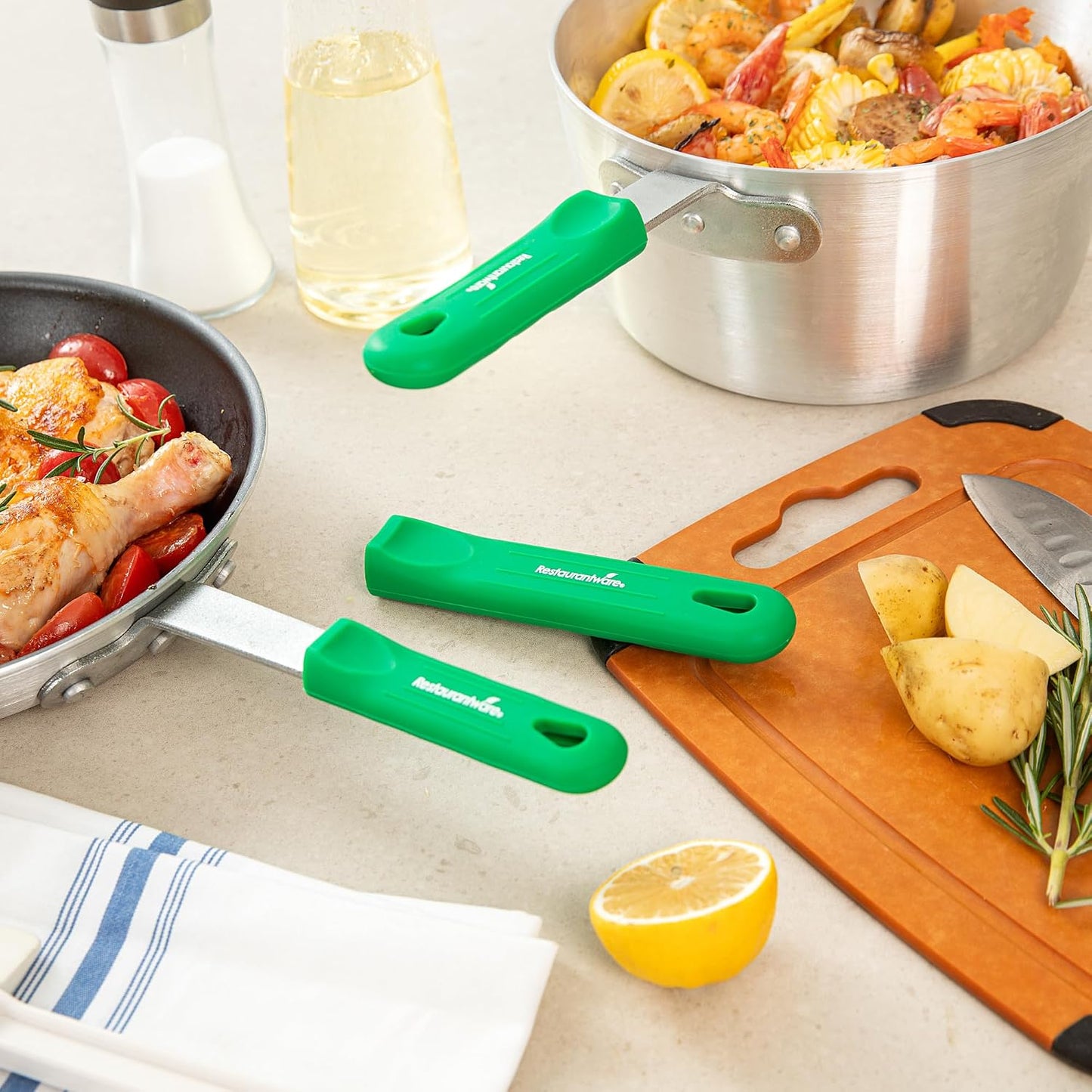Restaurantware Silicone Pan Handle Cover Set 1-Count Heat-Resistant Removable Pan Handle Grips, Ergonomic Non-Slip Green Handle Protectors for Fry Pans and Sauce Pans
