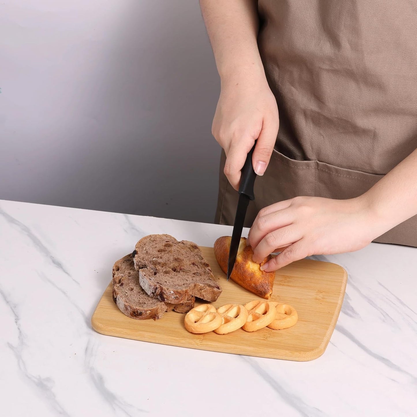 3-piece bamboo cutting board set,non-slip kitchen cutting board set includes 14 "x11", 10 "x8" and 8 "x5.5" for cutting meat, vegetables and cheese, which can be turned over and easily cleaned.