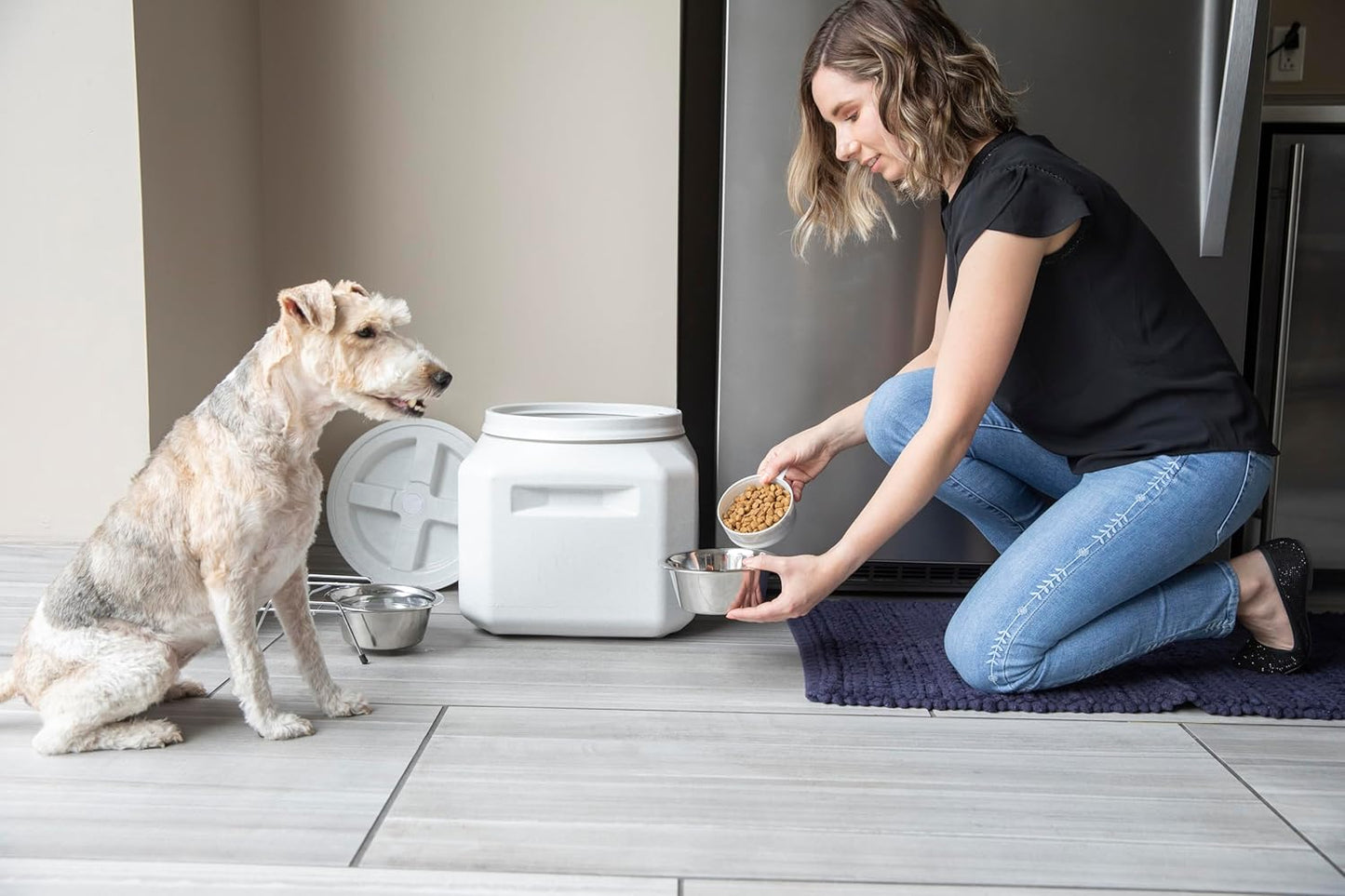 Vittles Vault Traditional Pet Food Storage Container For Dog Kibbles/Bird Seed/Oatmeal/Rice/Flour/Cereal, BPA Free Plastic, Sealed Airtight For Cat Food, Up To 50 lb, Made in USA, With Scoop, Gray