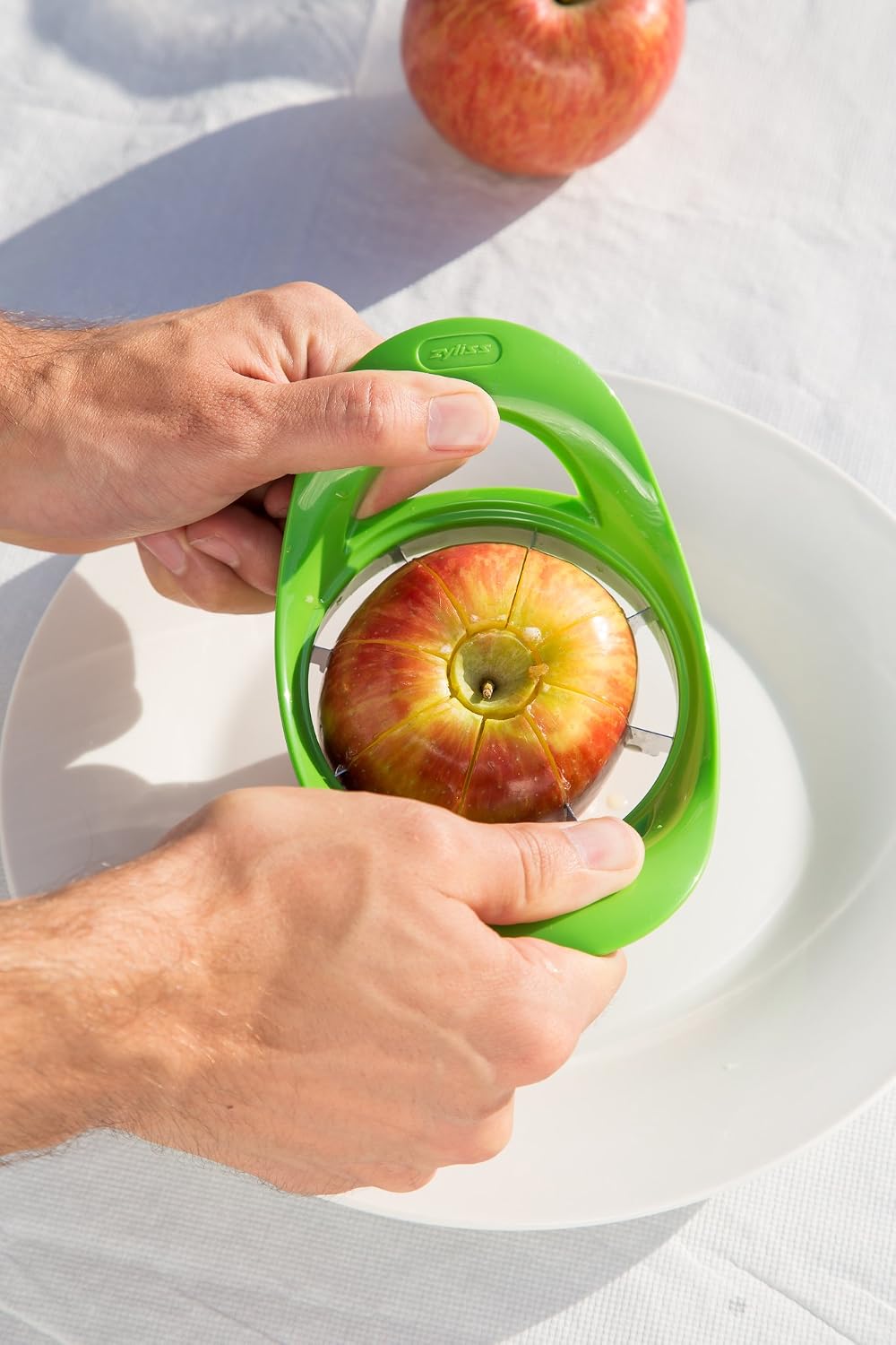 Zyliss Apple Divider – Stainless Steel Ultra-Sharp 8-Slice Apple Corer and Cutter – Ergonomic BPA-Free Handles – Thick Riveted Blades – Dishwasher Safe Apple Slicer – Green
