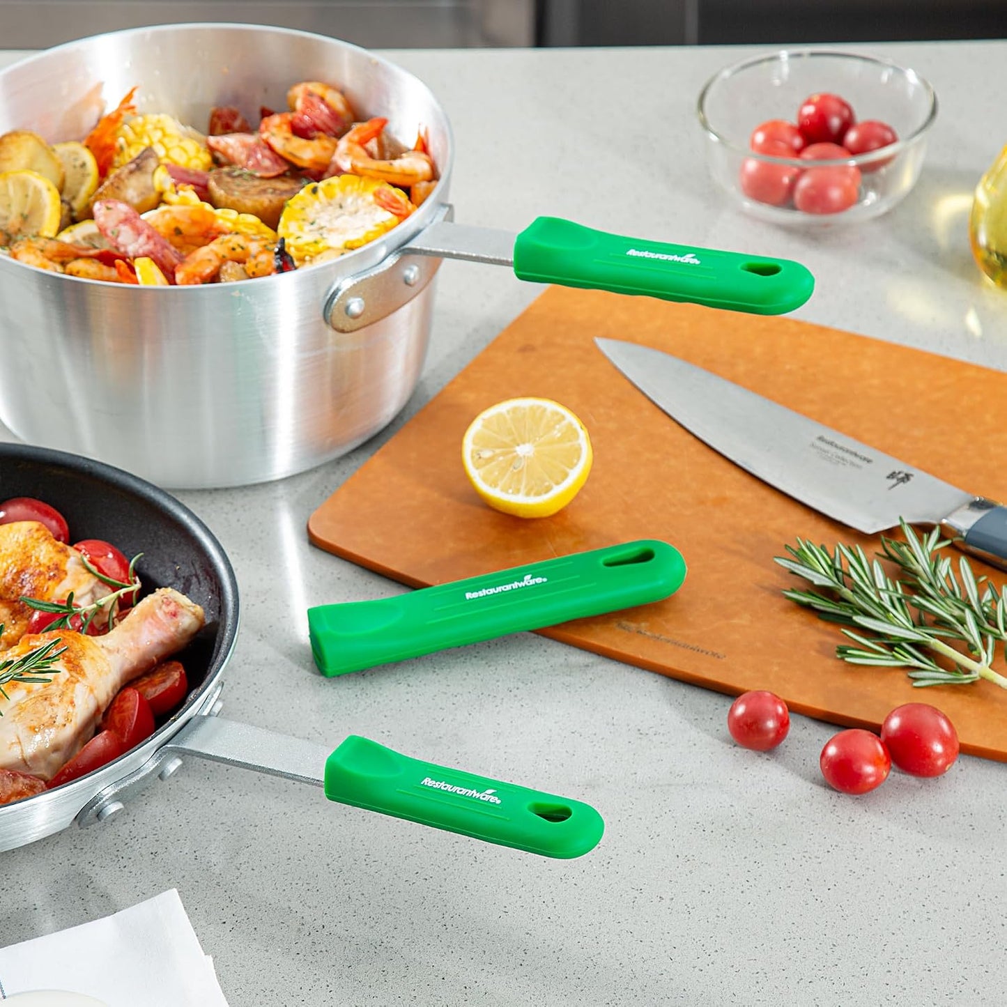 Restaurantware Silicone Pan Handle Cover Set 1-Count Heat-Resistant Removable Pan Handle Grips, Ergonomic Non-Slip Green Handle Protectors for Fry Pans and Sauce Pans