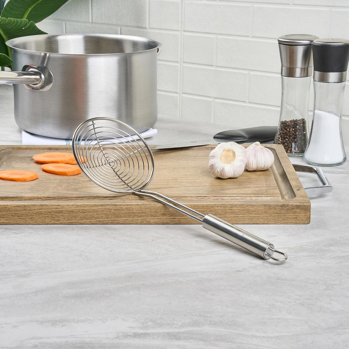 Restaurantware Stainless Steel Spider Skimmer - German Standard Wire Skimmer with Ergonomic Handle, Dishwasher Safe - Wire Strainer Pasta Spoon for Cooking & Frying