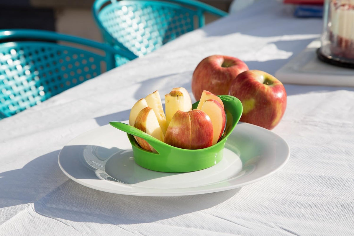 Zyliss Apple Divider – Stainless Steel Ultra-Sharp 8-Slice Apple Corer and Cutter – Ergonomic BPA-Free Handles – Thick Riveted Blades – Dishwasher Safe Apple Slicer – Green