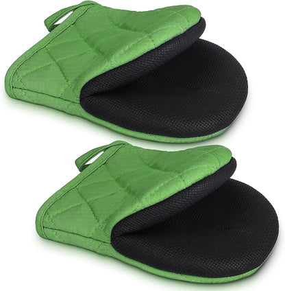 1 Pair Short Oven Mitts - Silicone Kitchen Oven Gloves High Heat Resistant 500℉, Mini Oven Mits with Non-Slip Grip Surfaces and Hanging Loop for BBQ, Baking, Cooking and Grilling (Black)