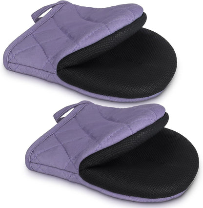 1 Pair Short Oven Mitts - Silicone Kitchen Oven Gloves High Heat Resistant 500℉, Mini Oven Mits with Non-Slip Grip Surfaces and Hanging Loop for BBQ, Baking, Cooking and Grilling (Black)
