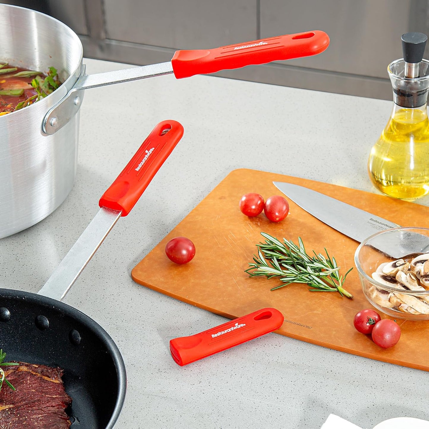 Restaurantware Silicone Pan Handle Cover Set 1-Count Heat-Resistant Removable Pan Handle Grips, Ergonomic Non-Slip Green Handle Protectors for Fry Pans and Sauce Pans