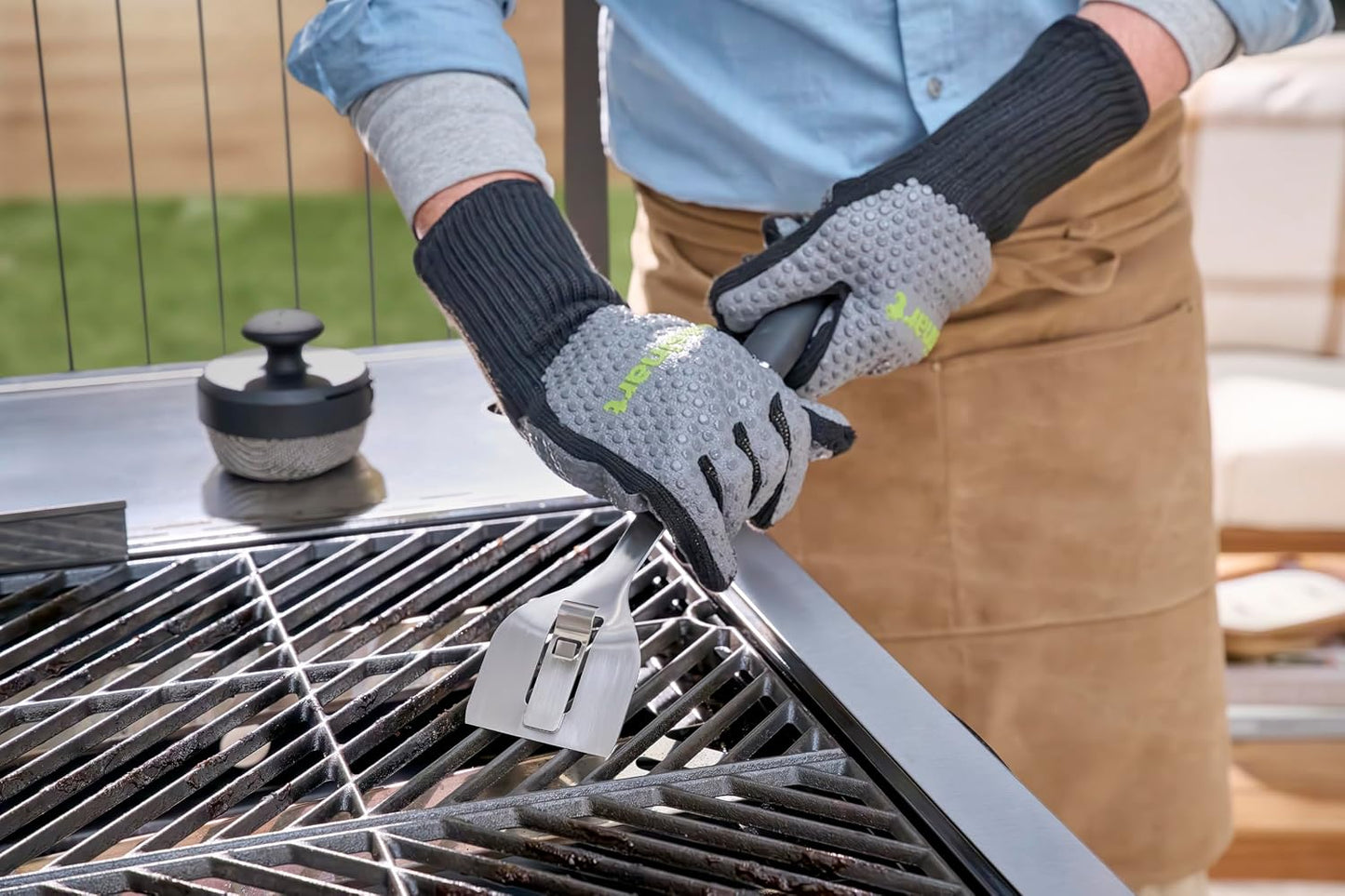 Cuisinart Grill Renew Steam Cleaner Brush, Bristle Free Cleaning Brush for All Grills, Perfect Worry-Free Grill Brush Accessories for BBQ, Clean Cast Iron Grates, Stainless Steel, Porcelain
