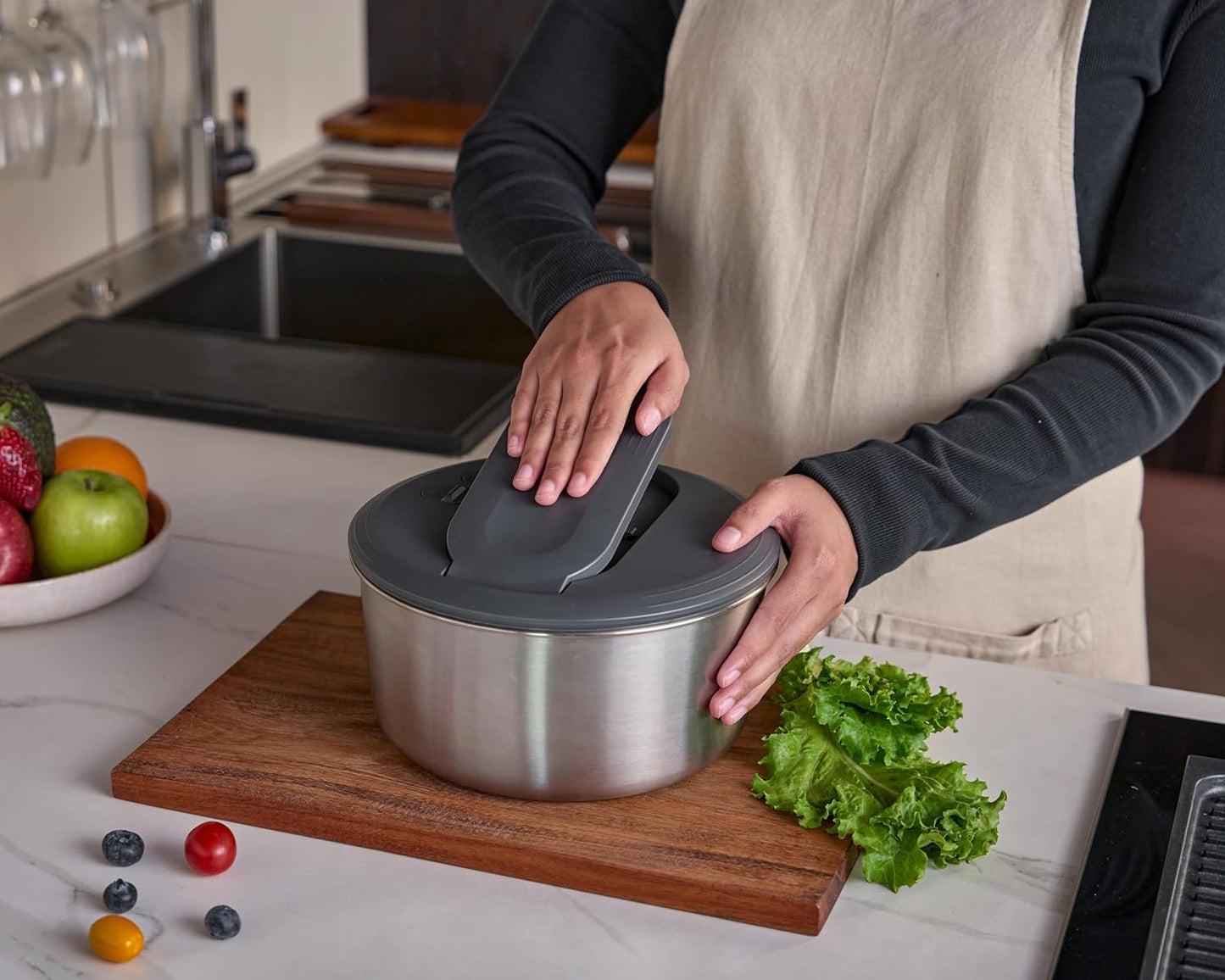 Zyliss Swift Dry Salad Spinner - Fruit Cleaner & Lettuce Spinner with Push Pump - Non-Slip Bowl - Dishwasher Safe - Large