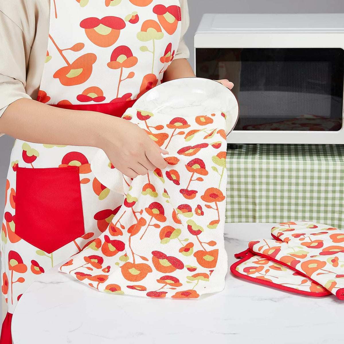 Oven Mitts and PotHolders Sets, 4 Pcs Kitchen Oven Glove High Heat Resistant 400°F Pot Holders for Kitchen, Non-Slip Neoprene Oven Mitts are Suitable for Cooking, Baking (Black)