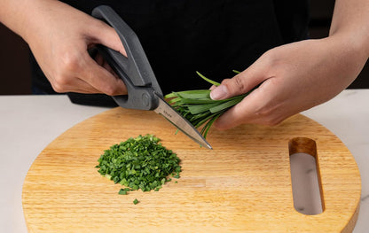 Zyliss Herb Snippers with Integrated Stem Stripper – Precision Blade Kitchen Scissors for Fresh Herbs, Parsley, Cilantro & Chives – Ergonomic Wheat Straw Handle, Left/Right-Handed, Dishwasher Safe