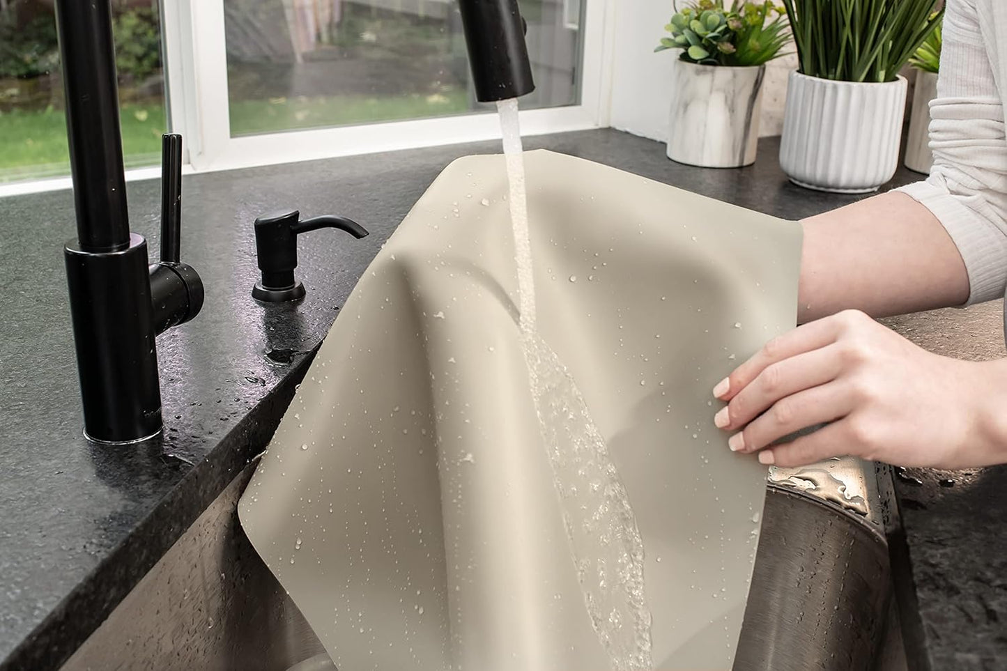 GASARÉ, Extra Large, Thick, Silicone Mat for Kitchen Counter, Heat Resistant Mat, Countertop Protector, Non-Slip, Easy to Clean, Cuttable, 25 x 17 Inches, Black