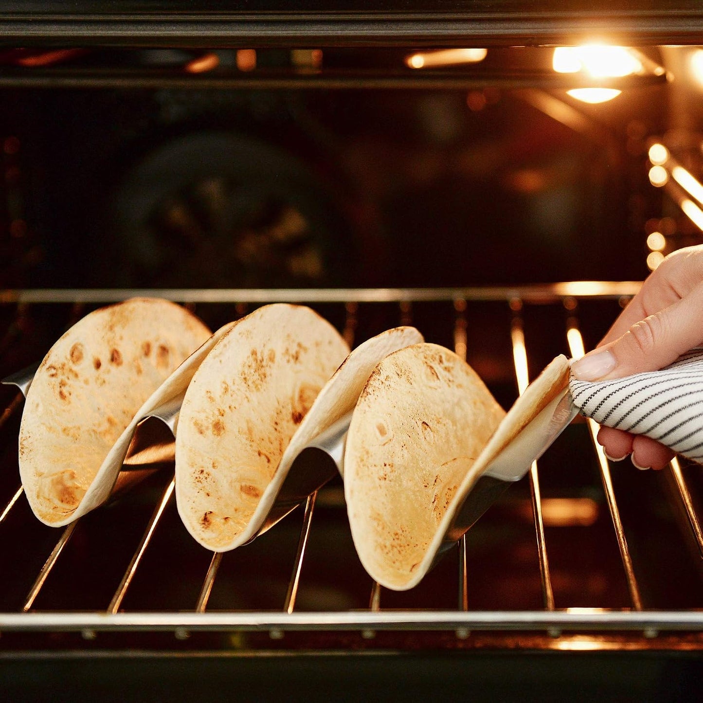 Uno Casa Metal Taco Holder Set of 6 - U-Shaped Taco Holders for Griddle - Stainless Steel, Dishwasher Safe, Suitable for Oven - Perfect for Party & Fun Gatherings - Recipe Book Included