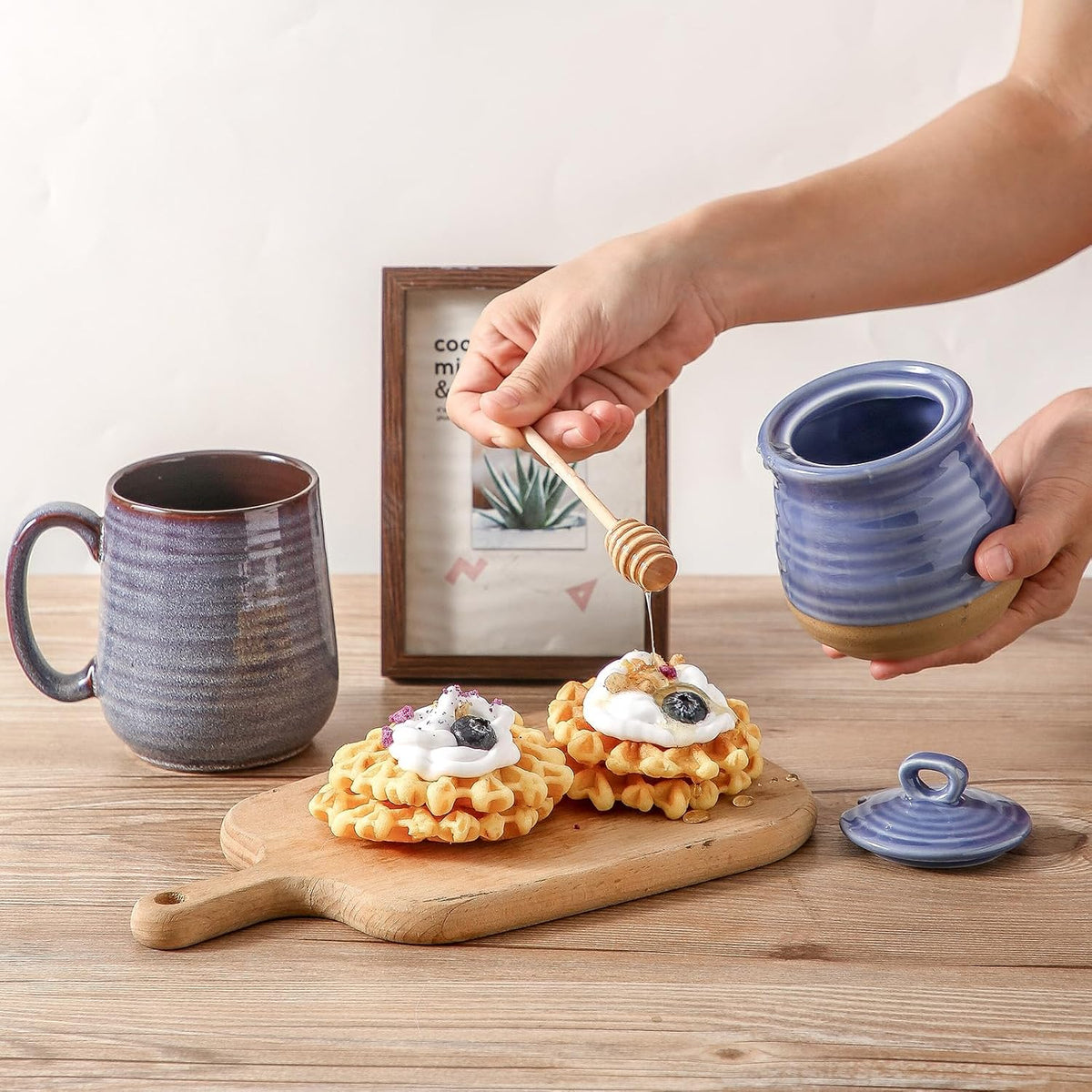 HASENSE Ceramic Honey Pot with Lid, 12 Ounce HoneyJar with Wooden Dipper, Honey Dipper Stick and Jar Set, Cute Small Container for Christmas Thanksgiving Gift, Dishwasher Safe, Blue
