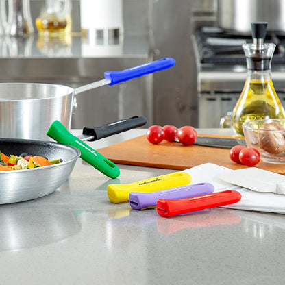 Restaurantware Silicone Pan Handle Cover Set 1-Count Heat-Resistant Removable Pan Handle Grips, Ergonomic Non-Slip Green Handle Protectors for Fry Pans and Sauce Pans