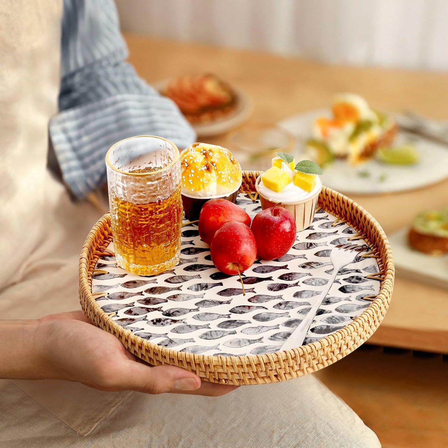 Round Rattan Tray with Mother of Pearl Inlay, Rattan Serving Tray for Coffee, Bread, Fruits, Decorative Wicker Tray for Table Decor, Home Decor, Kitchen Island Decor(Black Checkerboard, 11.8")