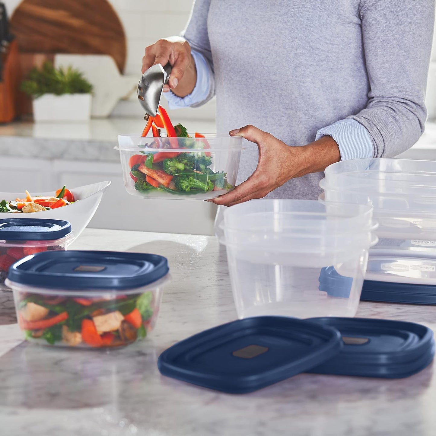 Rubbermaid EasyFindLids Meal Prep Containers 5.1 Cup Red