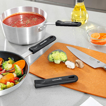 Restaurantware Silicone Pan Handle Cover Set 1-Count Heat-Resistant Removable Pan Handle Grips, Ergonomic Non-Slip Green Handle Protectors for Fry Pans and Sauce Pans