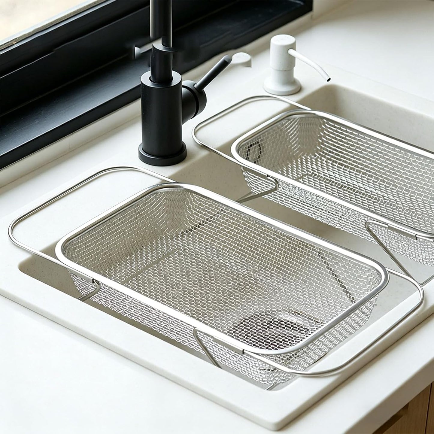 Sink Strainer Basket, Over the Sink Colander, Kitchen Expandable Stainless Steel Mesh Drain Basket, Adjustable Rectangular Kitchen Strainer with Handle for Washing Fruits, Vegetables and Pasta (Small)