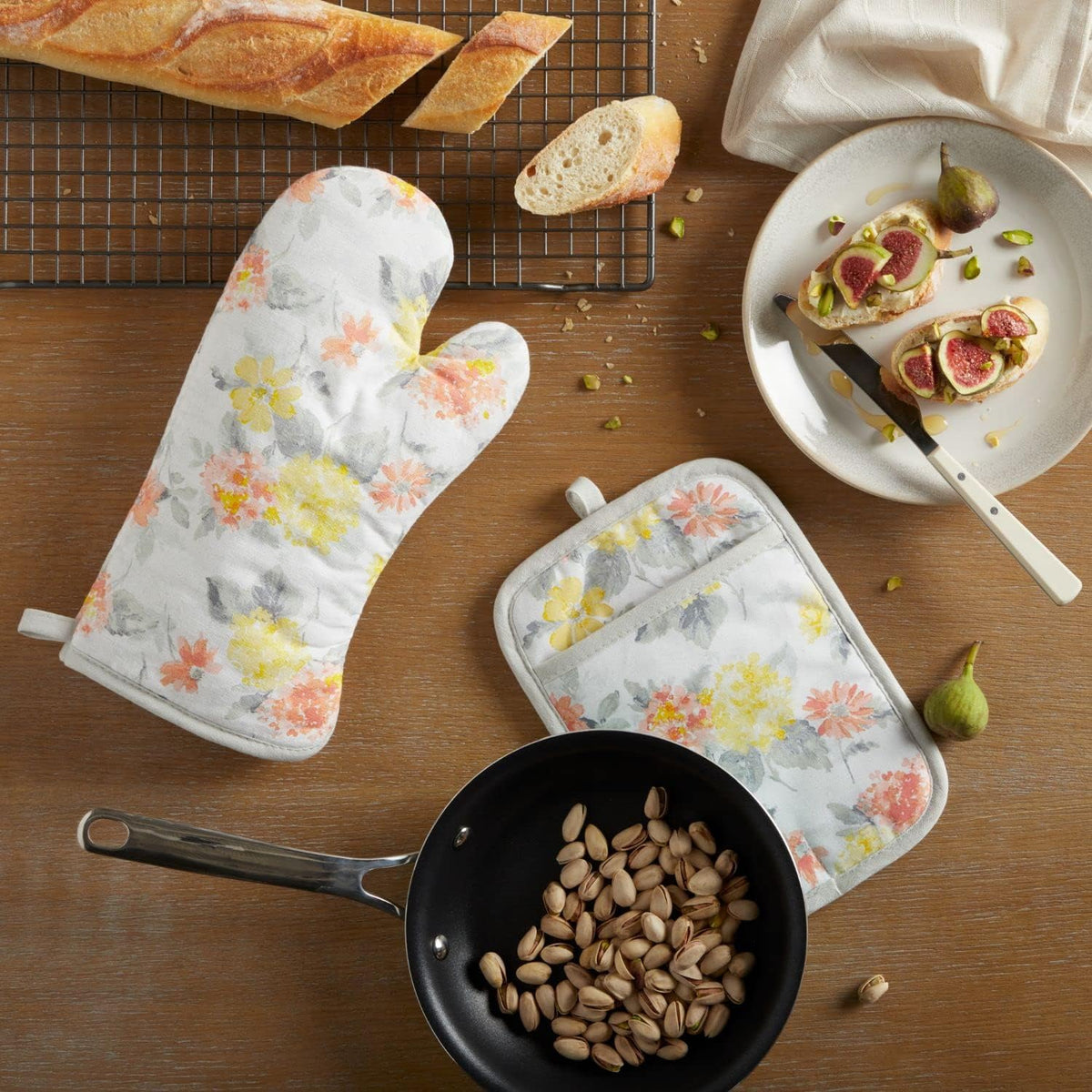 Martha Stewart Amber Floral Oven Mitt & Pot Holder Set 2-Pack, Blue/Green, OM: 7"x13" & PH: 7"x10"