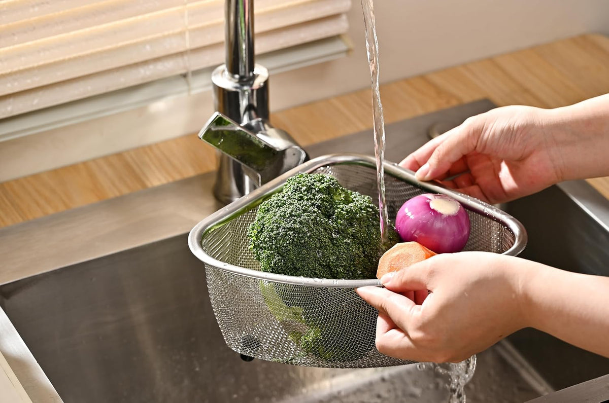 Fox Run Stainless Steel Colander, 4.7 Quart Over The Sink Pasta Strainer
