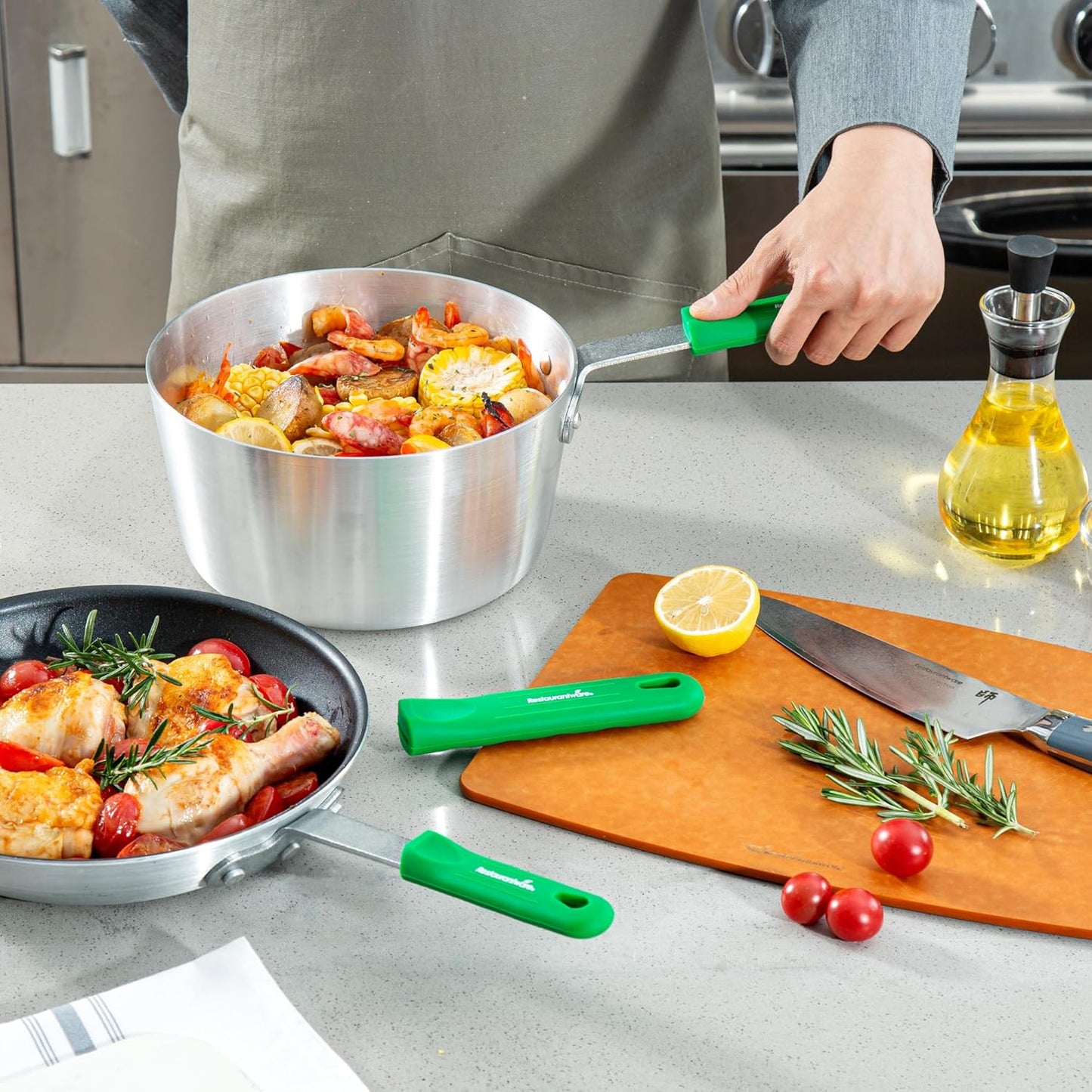 Restaurantware Silicone Pan Handle Cover Set 1-Count Heat-Resistant Removable Pan Handle Grips, Ergonomic Non-Slip Green Handle Protectors for Fry Pans and Sauce Pans