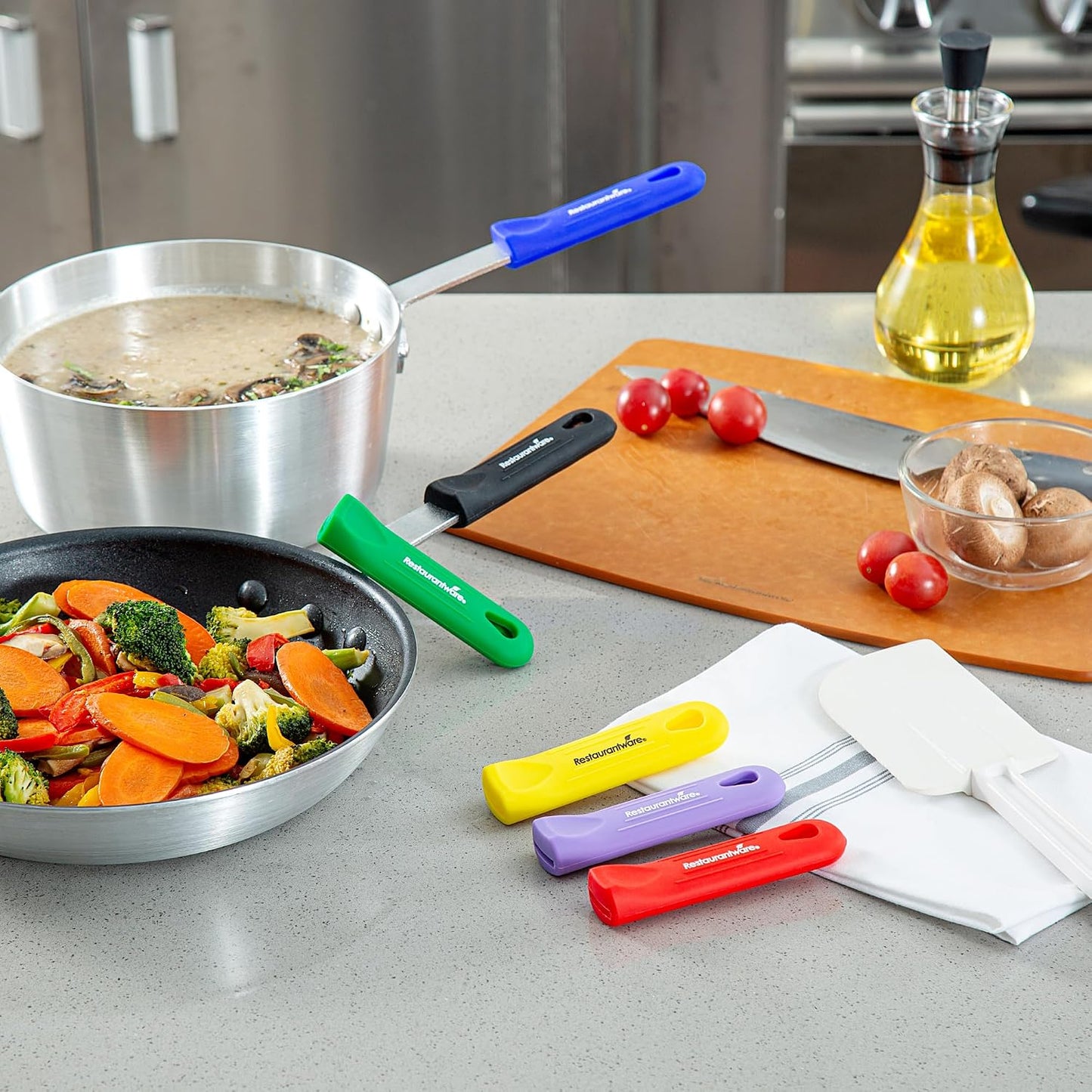 Restaurantware Silicone Pan Handle Cover Set 1-Count Heat-Resistant Removable Pan Handle Grips, Ergonomic Non-Slip Green Handle Protectors for Fry Pans and Sauce Pans