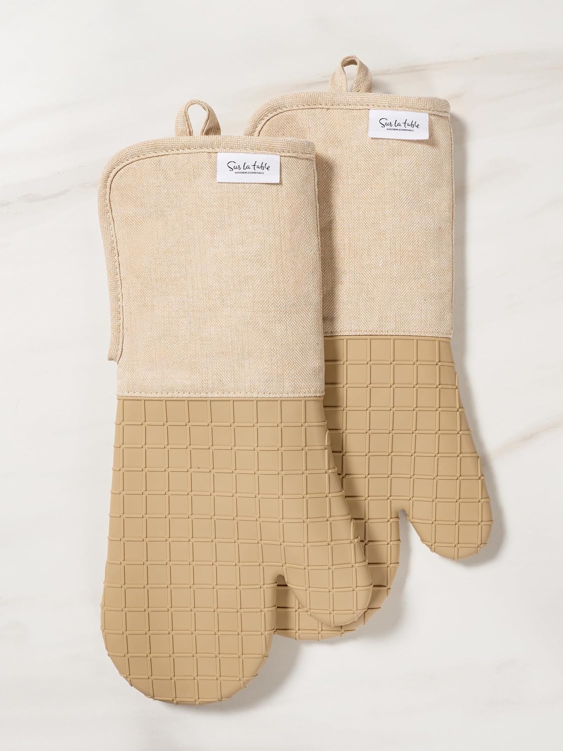 Sur La Table Kitchen Essentials Set of 2 Silicone Oven Mitts, Heat Resistant to 550°F (Green)