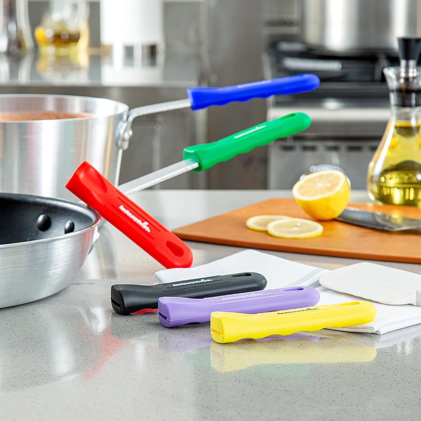 Restaurantware Silicone Pan Handle Cover Set 1-Count Heat-Resistant Removable Pan Handle Grips, Ergonomic Non-Slip Green Handle Protectors for Fry Pans and Sauce Pans