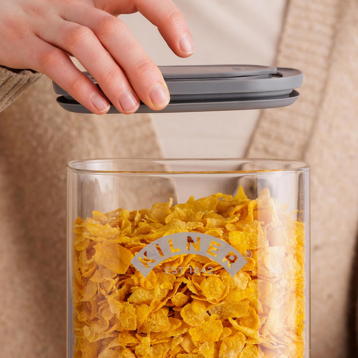 Kilner 3 Litre Glass Cereal Dispenser | Storage Jar with Airtight Glass & Silicone Lid | Easy-Pour Spout for Mess-Free Serving | Food Dispenser for Cornflakes, Beans, Granola and Pet Food