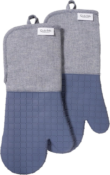 Sur La Table Kitchen Essentials Set of 2 Silicone Oven Mitts, Heat Resistant to 550°F (Green)