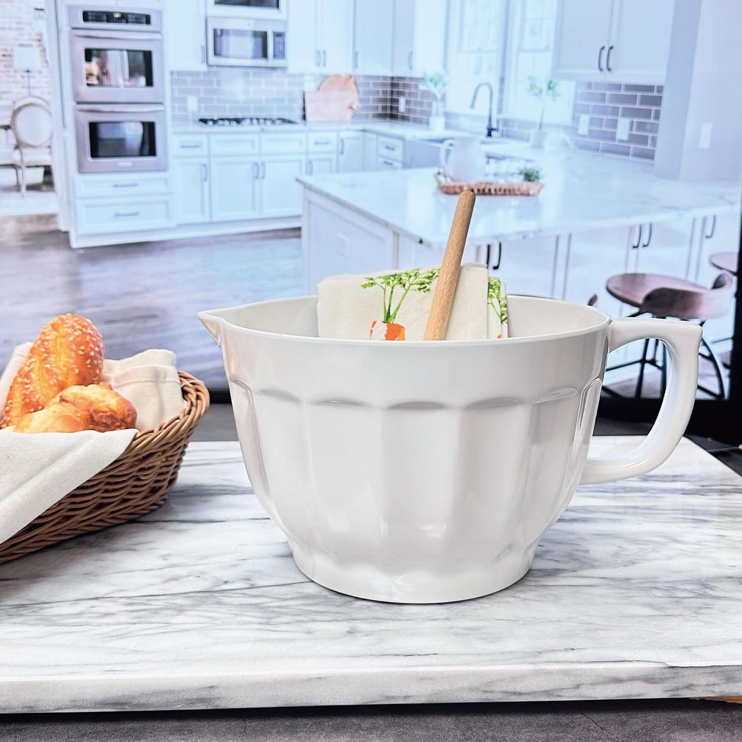 UP 4.3 Quart Latte Style Melamine Batter Bowl with Pour Spout and Handle, Professional Mixing Bowl with Non-Slip Base, Ideal for Pancake and Cake Batter, 11.5 x 8.75 Inch, Mint Blue
