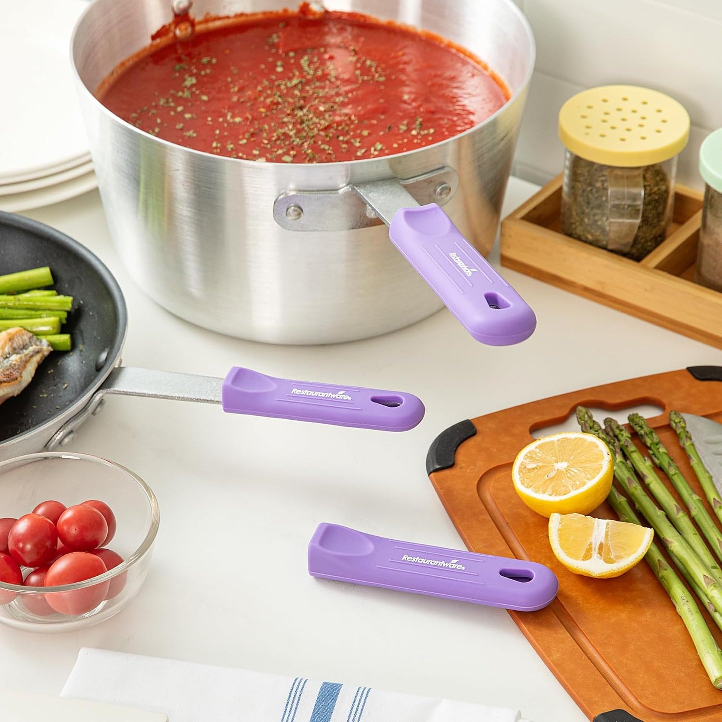 Restaurantware Silicone Pan Handle Cover Set 1-Count Heat-Resistant Removable Pan Handle Grips, Ergonomic Non-Slip Green Handle Protectors for Fry Pans and Sauce Pans